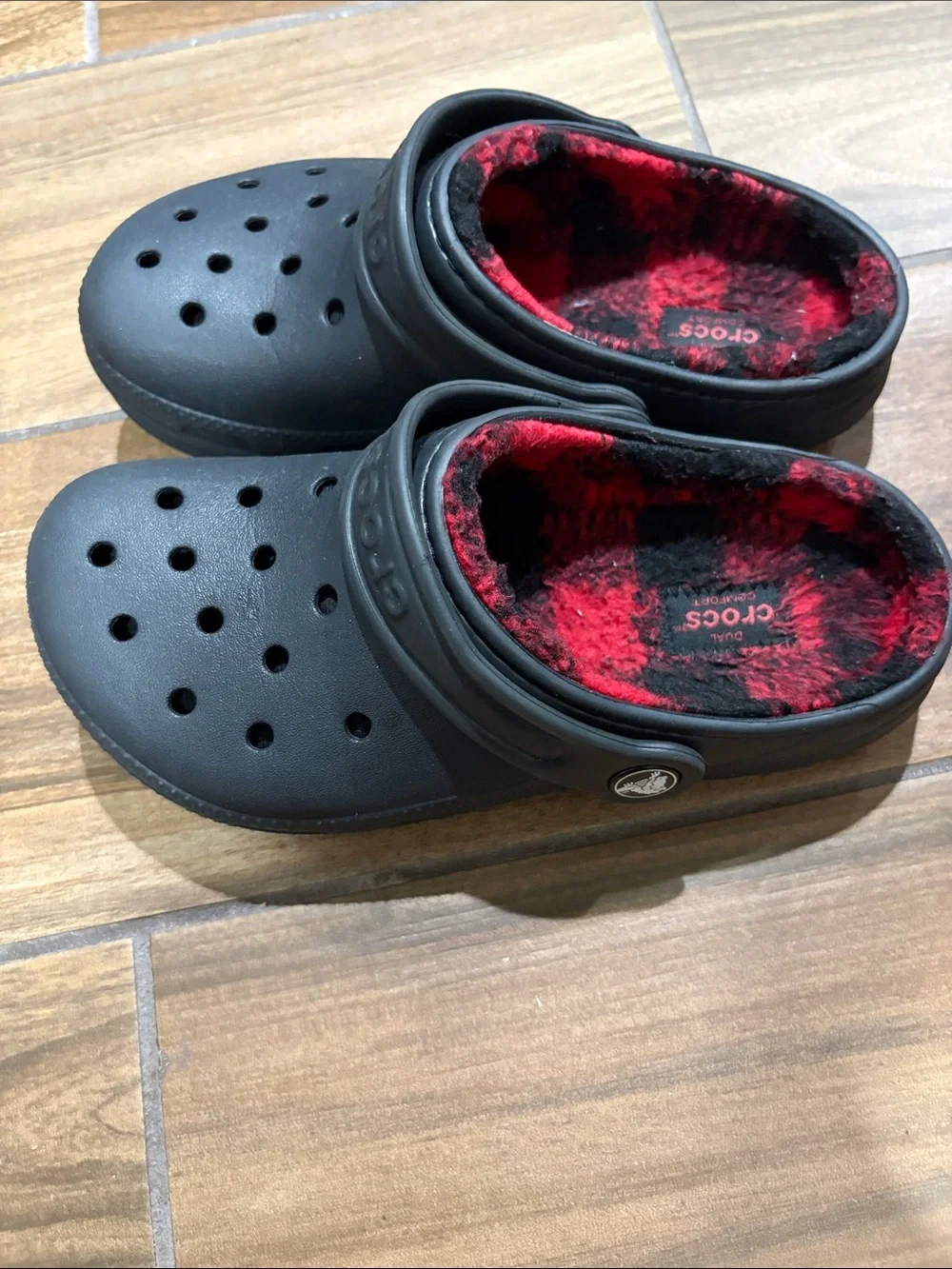 CROCS Kids Black Clog with Red Plaid Lining size 1